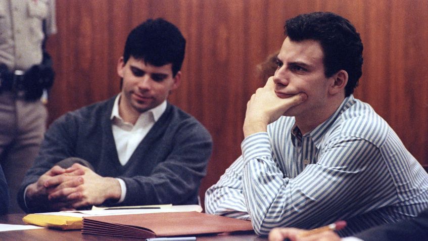 Erik e Lyle Menendez foram condenados pela morte dos pais em 1989 • Lee Celano/Reuters via CNN Newsource