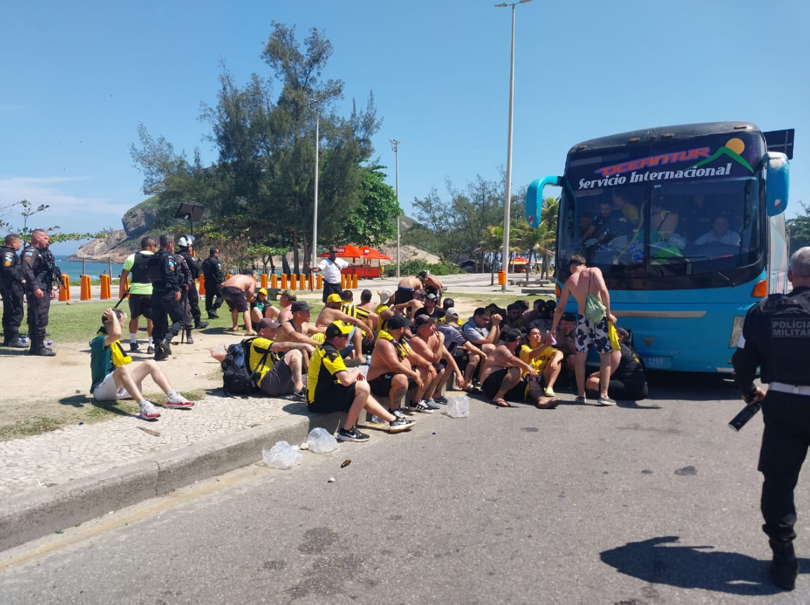 torcedores do Peñarol são presos após briga com PM