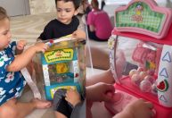 Virginia inova com convite de brinquedo para aniversário de Maria Flor; veja