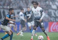 Fagner aponta chuva como fator "prejudicial" em empate do Corinthians