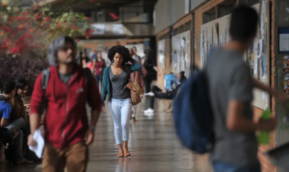 Estudantes de licenciatura podem se cadastrar para concorrer a bolsas