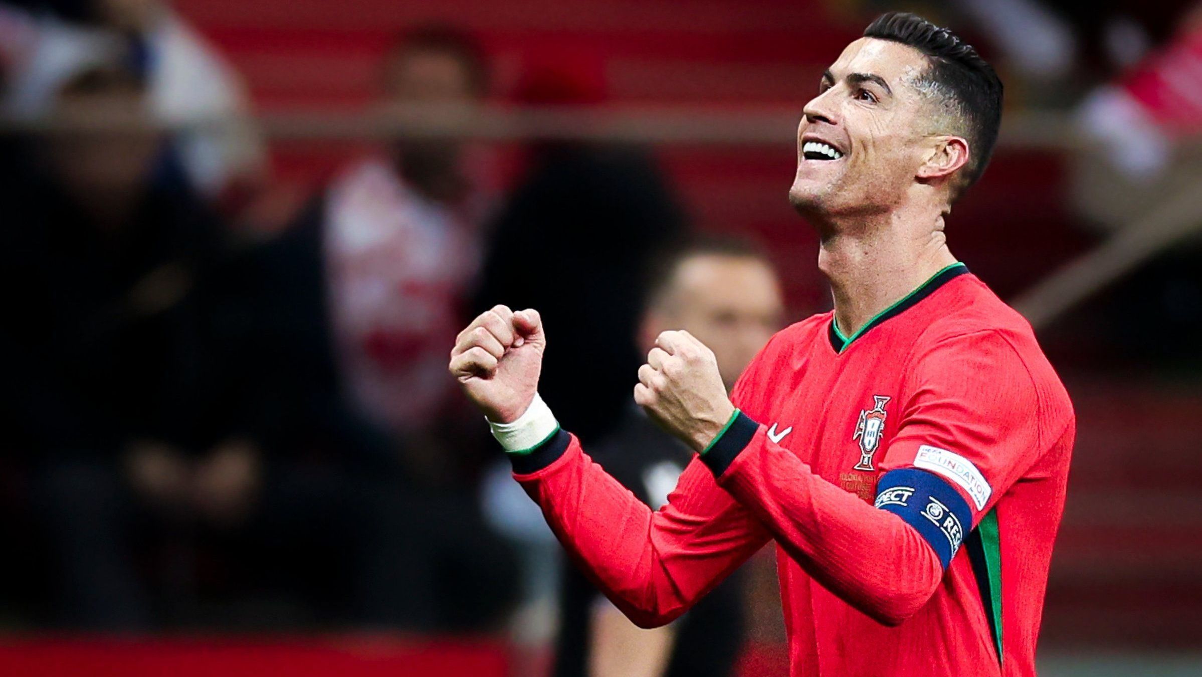 Cristiano Ronaldo comemora o 906º gol de sua carreira