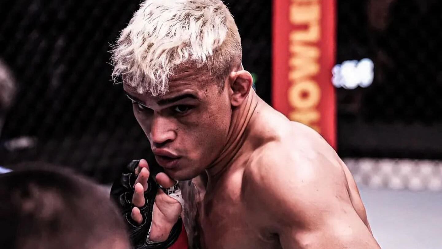 Daniel "Willycat" Santos em luta do UFC