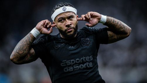 Memphis Depay não ficou nada satisfeito após a derrota do Corinthians