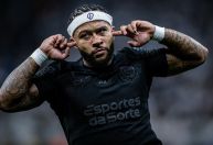Memphis Depay se irrita após derrota do Corinthians: "Você vê progresso?"