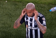 Deyverson provoca torcida do River Plate com protetor auricular; vídeo