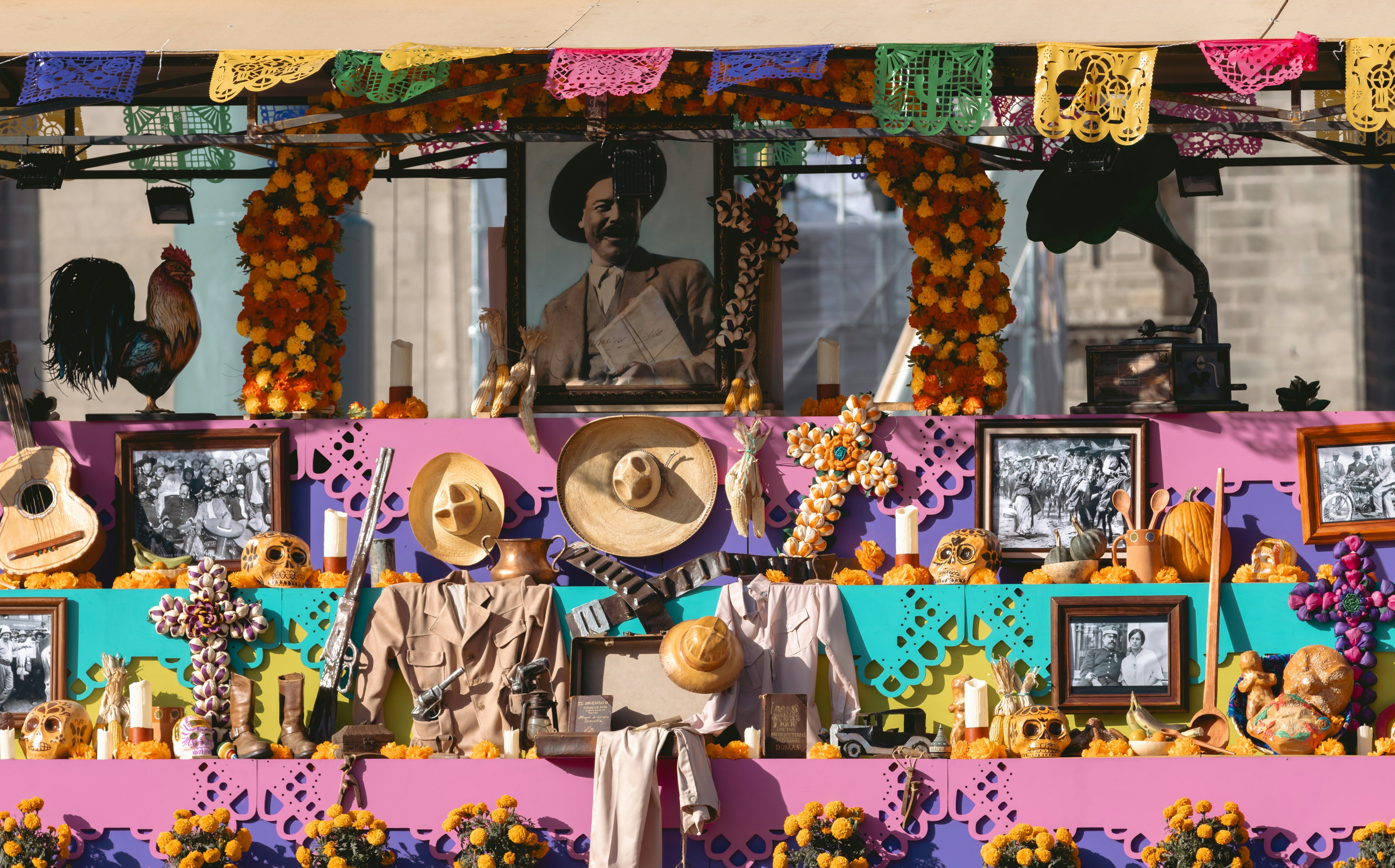 Altar de Dia dos Mortos no México • Unsplash