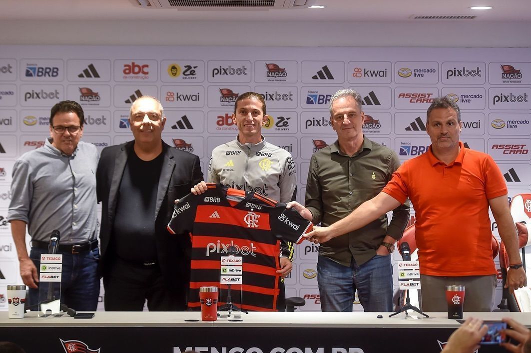 Filipe Luís é apresentado como treinador do Flamengo