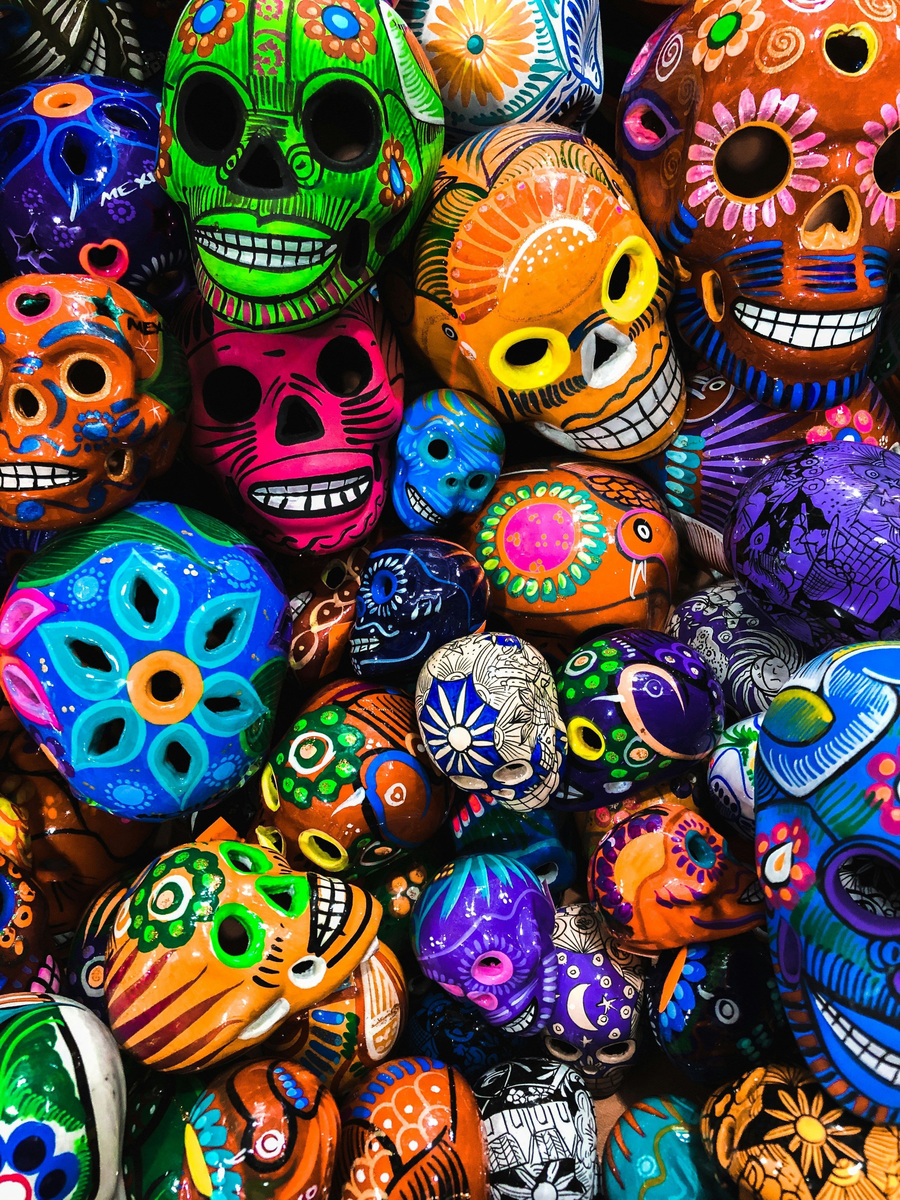 Celebração mexicana investe em cores para celebrar a vida no Dia de Finados • Unsplash