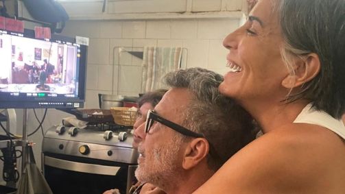 Eri Johnson celebra 1º trabalho ao lado de Glória Pires