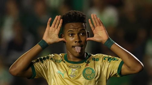 Estêvão comemora gol contra o Juventude em partida válida pela 30ª rodada do Campeonato Brasileiro no Estádio Alfredo Jaconi