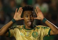 Estêvão rasga elogios a Neymar e revela referência no elenco do Palmeiras