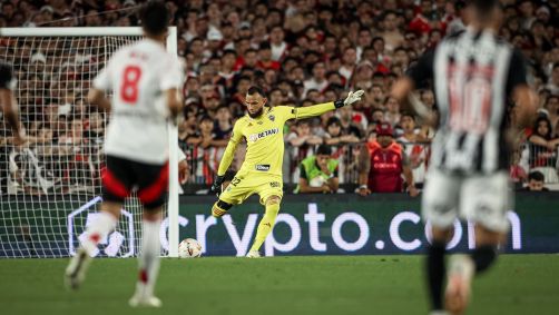 Everson se destacou contra o River Plate na Argentina