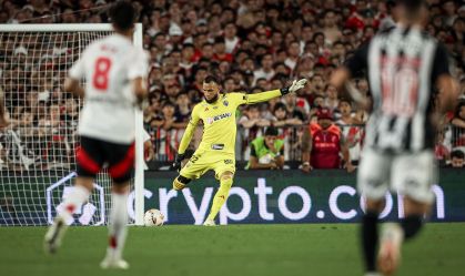 Everson se destacou contra o River Plate na Argentina