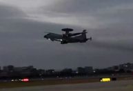 Número recorde de aviões de guerra da China voam perto de Taiwan em exercício militar