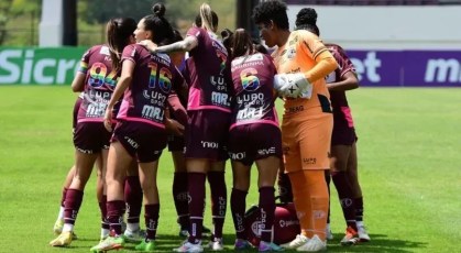 Equipe de futebol feminino da Ferroviária