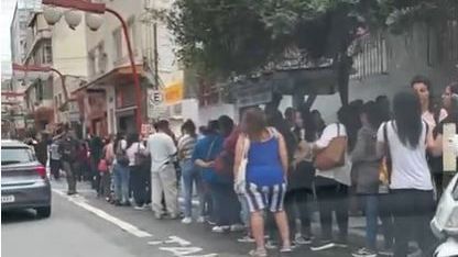 Trabalhadores fazem fila gigante para não pagar contribuição sindical em SP