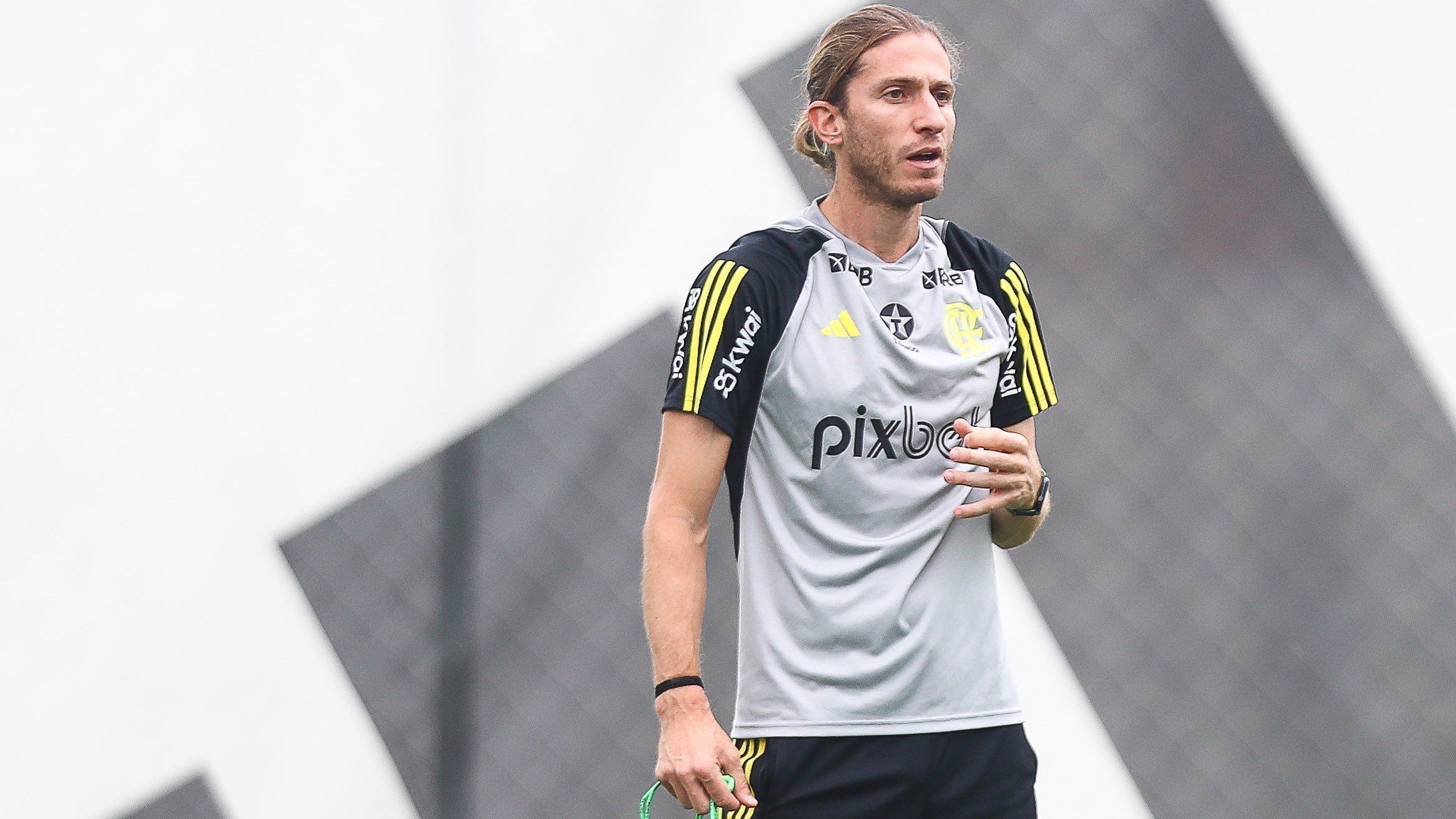 Filipe Luis durante treino do Flamengo no Ninho do Urubu