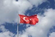 Turquia detém 37 pessoas por postagens sobre o prefeito preso de Istambul