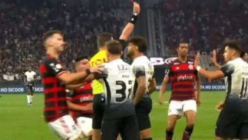 Atletas do Corinthians e Flamengo brigam em partida válida pelo Brasileirão