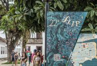 Veja a lista de livros mais vendidos na Flip 2024