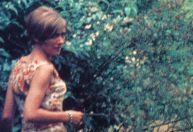 Fotógrafa encontra negativos do pai com possíveis amantes e faz livro