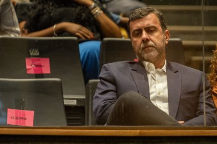 O ex-deputado federal Marcelo Freixo durante julgamento do caso Marielle; réu Ronnie Lessa diz ter recebido oferta para matá-lo