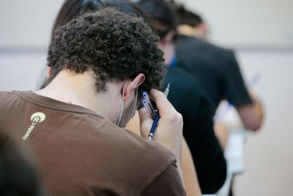 Candidato prestando vestibular