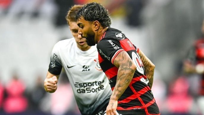 Gabigol no duelo entre Corinthians e Flamengo na semifinal da Copa do Brasil