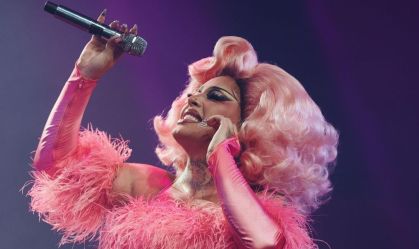 Show de Gloria Groove em SP tem pedido de namoro no palco; veja