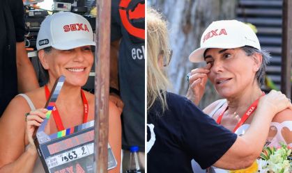 Gloria Pires grava na praia, se emociona com fãs e recebe flores