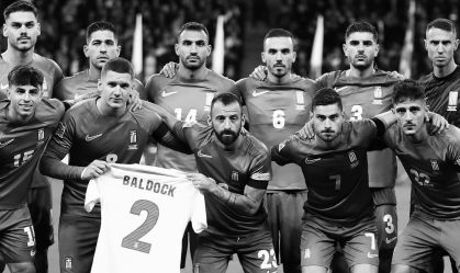 Por Baldock: seleção da Grécia presta homenagens a jogador morto aos 31 anos