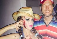 Gwen Stefani relembra 1º Halloween com Blake Shelton: "Vestida de garota da roça"