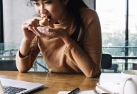 Como as redes sociais podem influenciar hábitos alimentares