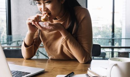 Como as redes sociais podem influenciar hábitos alimentares