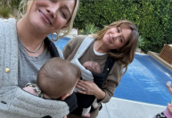 Ex-estrelas da Disney, Ashley Tisdale e Hilary Duff, se reencontram; veja foto