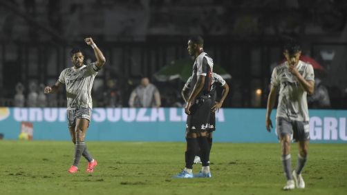Hulk, do Atlético Mineiro, comemora após marcar o gol de empate na partida de volta entre Vasco e Atlético Mineiro válida pelas semifinais da Copa do Brasil