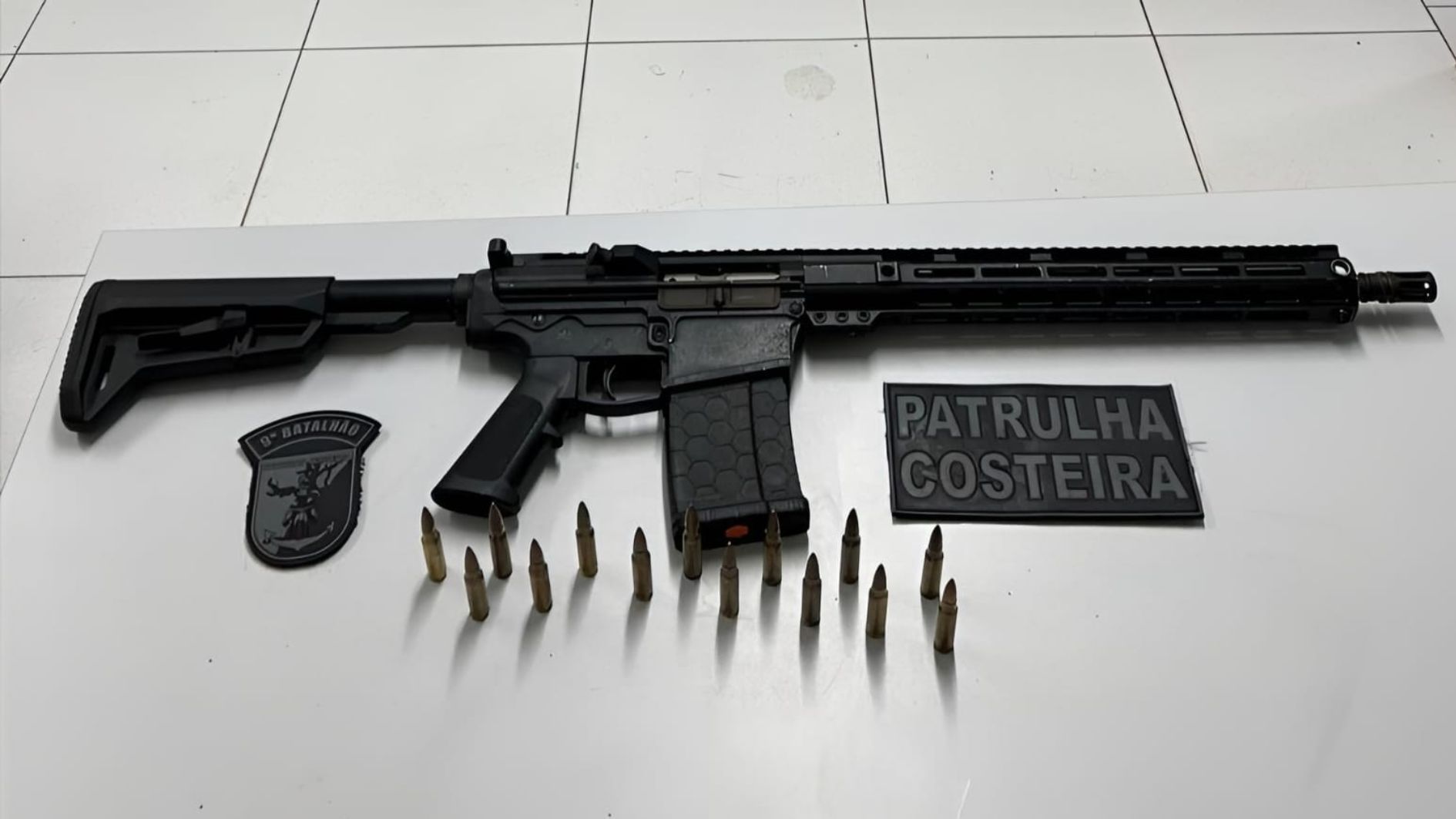 Fuzil calibre 7.62 encontrado pela polícia • Polícia Militar do Paraná