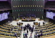 Fim da escala 6x1: PEC para reduzir jornada conta com mais de 130 assinaturas