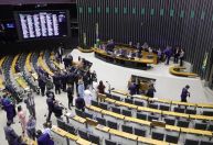 Fim da escala 6x1: veja quais partidos têm deputados apoiando a PEC