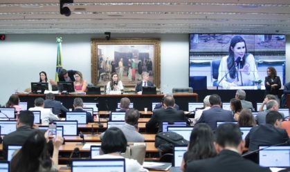 Professores de educação infantil podem entrar no piso do magistério; entenda