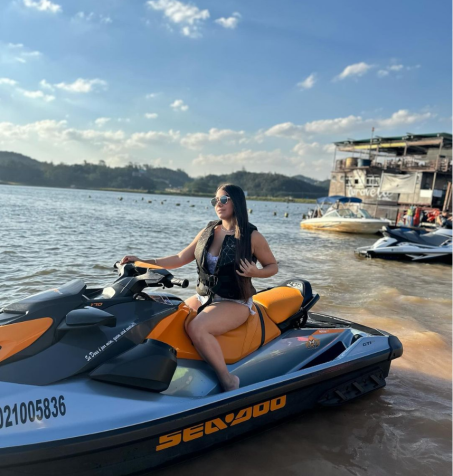Camila Alves é uma das cinco sobreviventes ao naufrágio na Garganta do Diabo, no litoral de São Paulo • Reprodução/Instagram