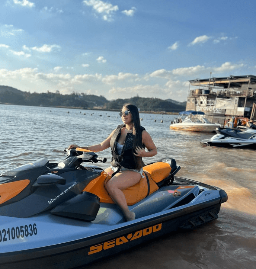 Camila Alves é uma das cinco sobreviventes ao naufrágio na Garganta do Diabo, no litoral de São Paulo • Reprodução/Instagram