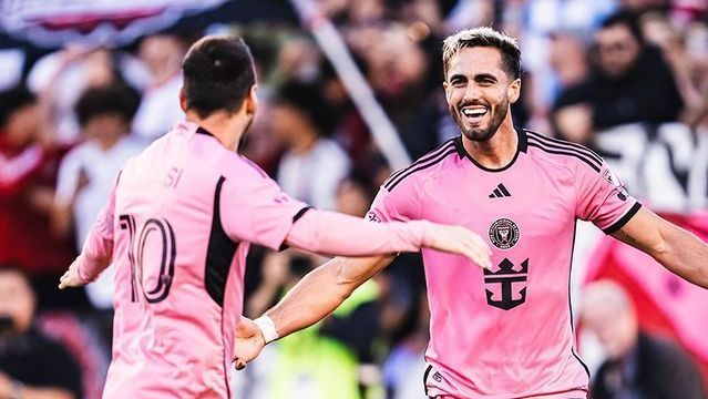 Campana celebra com Messi o gol da vitória do Inter Miami sobre o Toronto FC