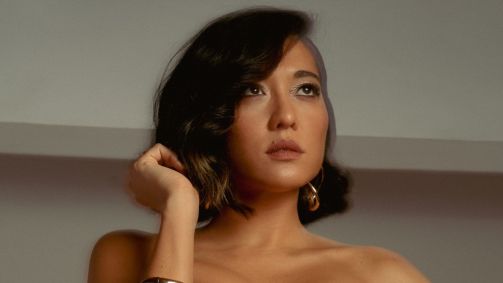 Jacqueline Sato celebra estreia de "Volta Por Cima", nova novela das 7, da TV Globo
