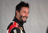 Astro de Hollywood faz estreia profissional no automobilismo