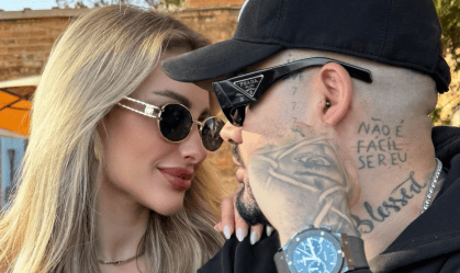Cantor publicou diversas fotos e vídeos com a influenciadora e se declarou para a moça
