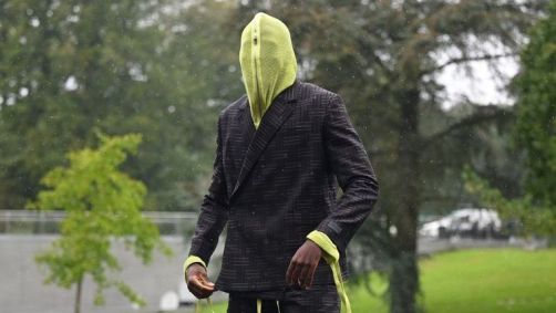 Konaté se apresentou à seleção francesa com uma roupa inusitada