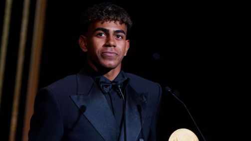 Lamine Yamal recebe o Troféu Kopa como revelação da temporada; aos 17 anos, ele é o mais jovem a vencer