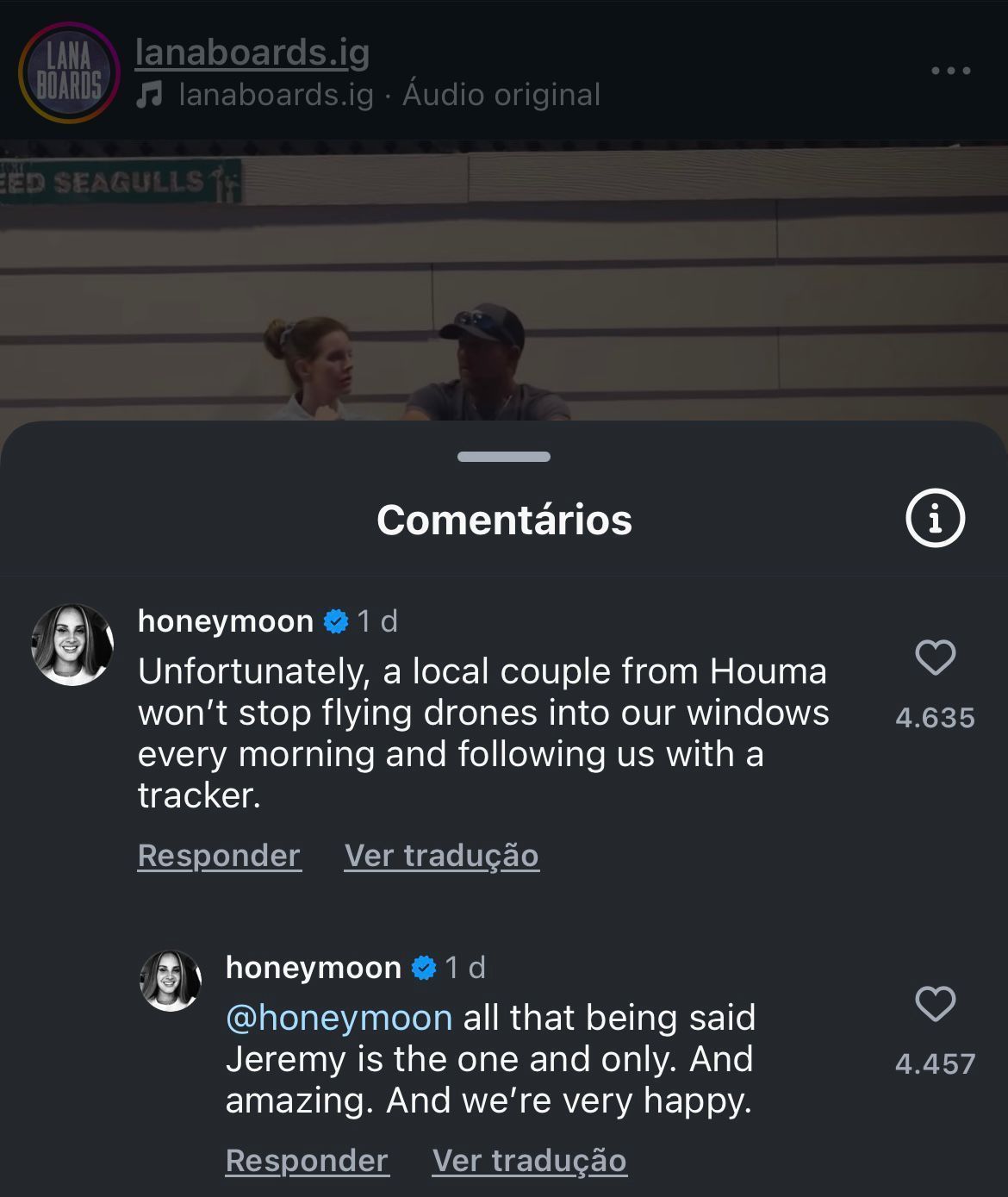 Lana Del Rey fala sobre seu relacionamento e denuncia assédio dos fotógrafos. • Instagram/Lanaboards